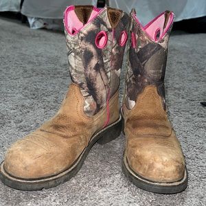 Ariat steel round toe boots